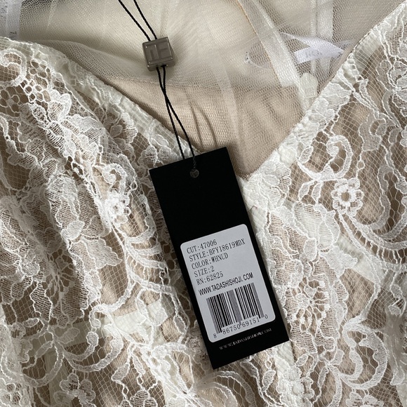 Tadashi Shoji - Tatiana Long-sleeve Tea-length Lace Dress - Picture 3 of 10